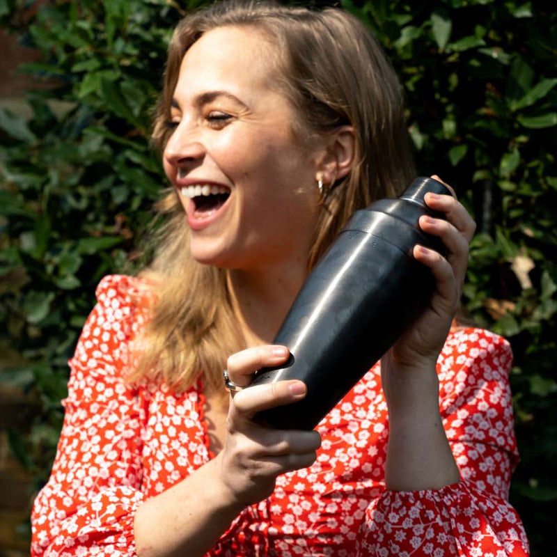 Woman-holding-cocktail-shaker-delivery
